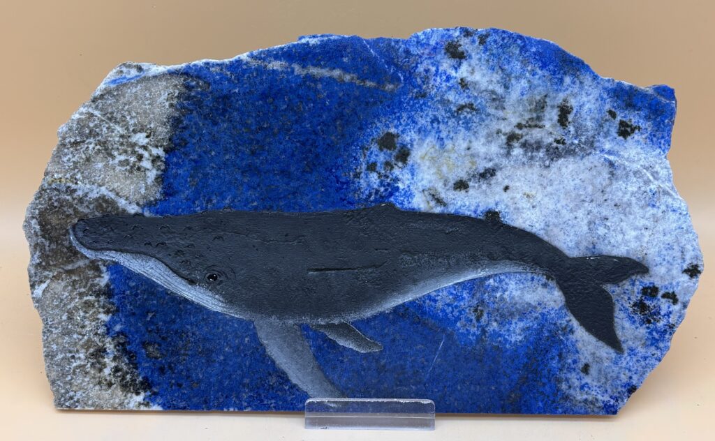 Buckelwal auf Lapislazuli