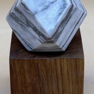 Granat Model aus Dolomitmarmor