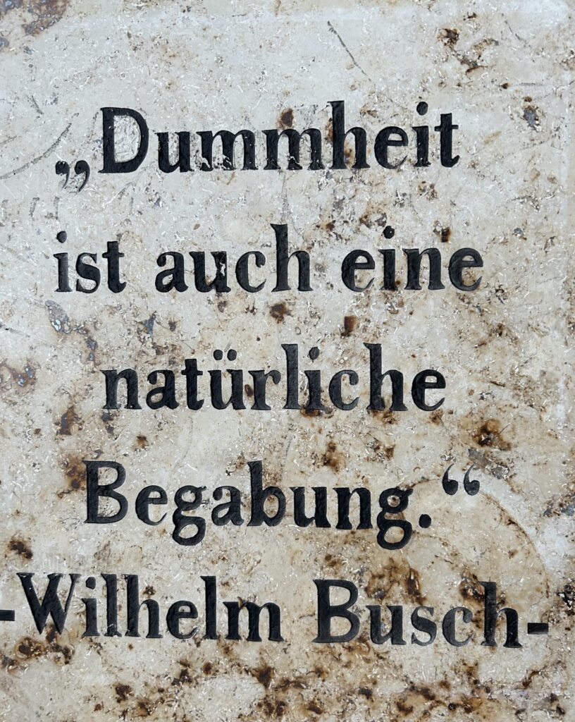 Zitat in Stein