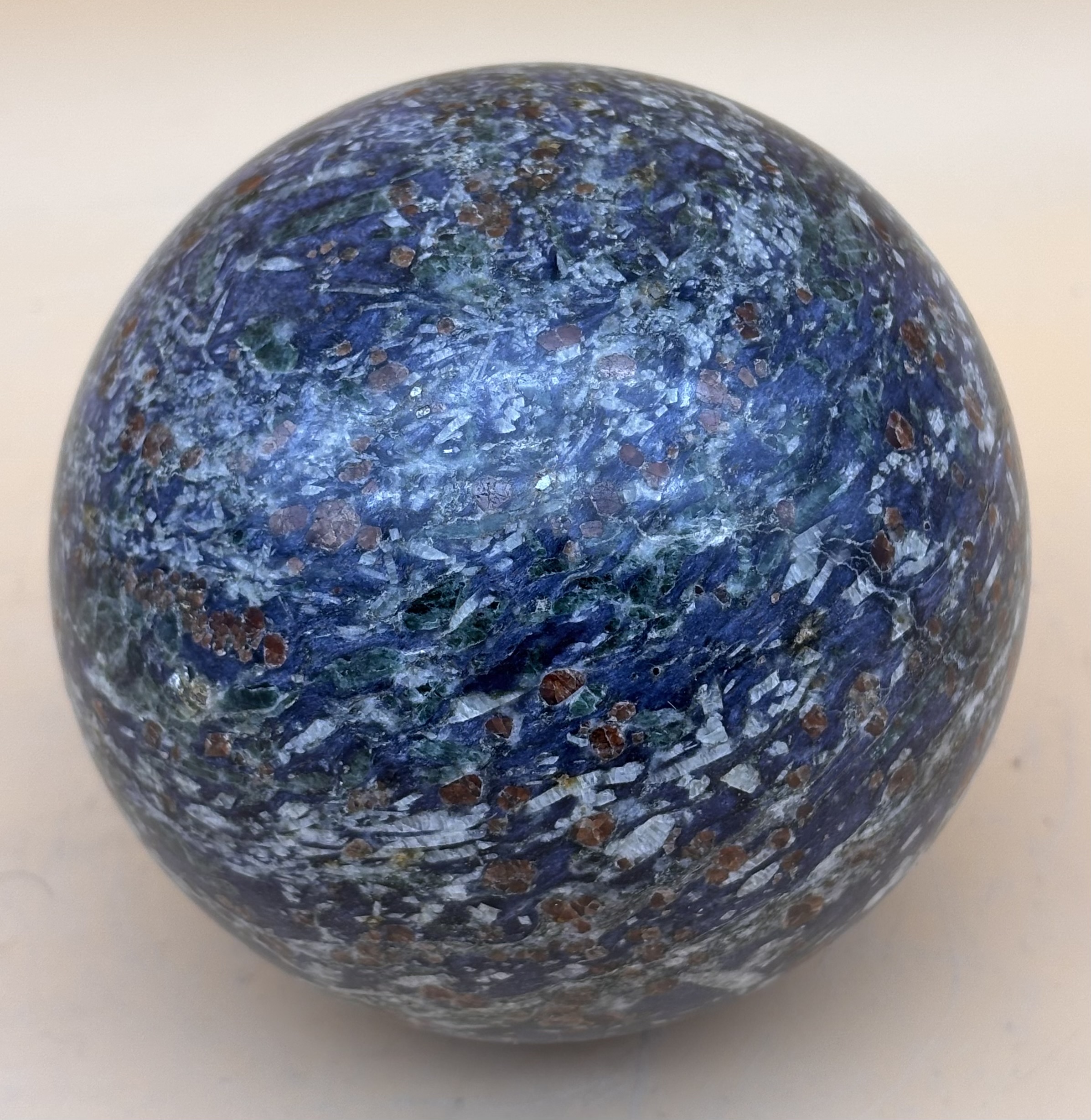 Glaukophan / Blauschiefer Kugel